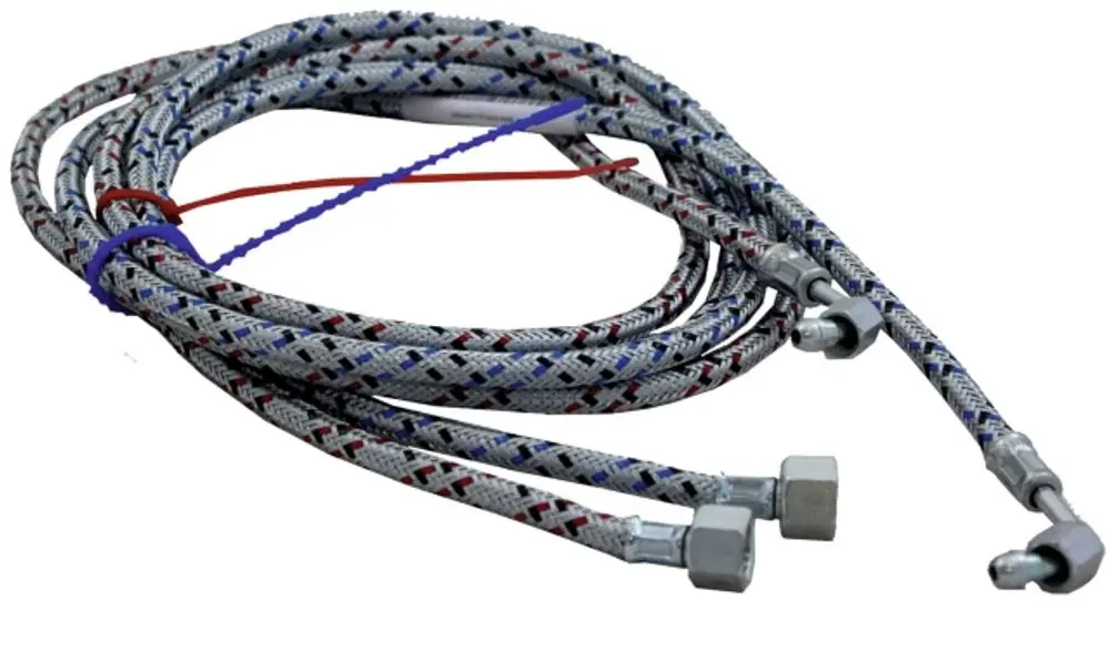 Ölschlauch-Set von Wolf, bestehend aus drei flexiblen Schläuchen mit unterschiedlichen Endstücken, in einem gebündelten Design, geeignet für Anwendungen in der Maschinenbauindustrie.